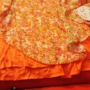 I'm selling a beautiful blouse is new